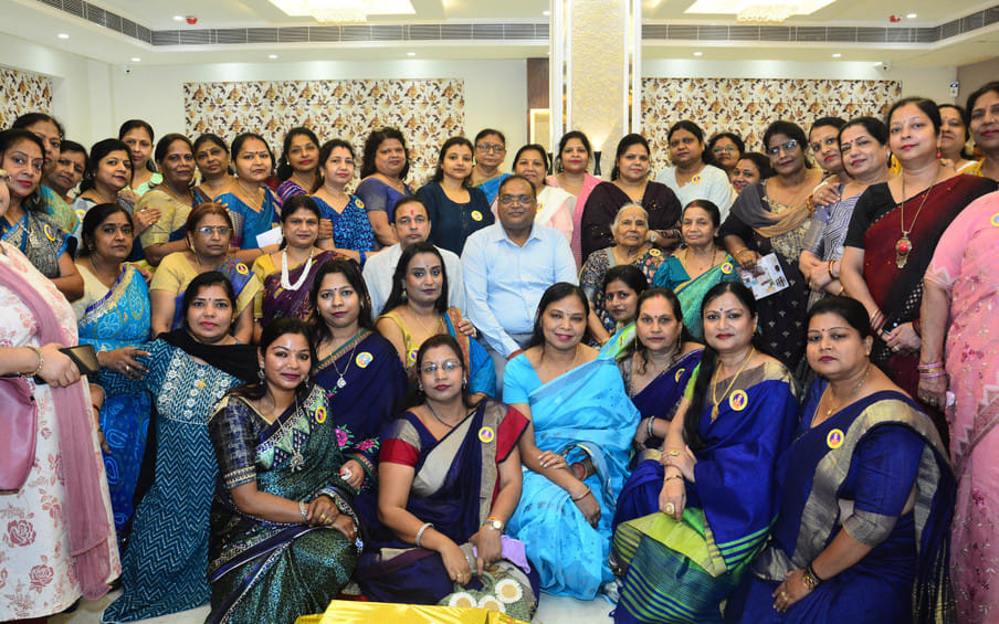 Mona became the president and Saloni became the general secretary of the Agrawal Mahila Mandal