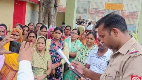 Anganwadi workers protest at Katra police station