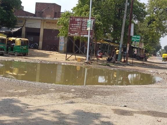 The road on the way to Plastic City has become a pond, walking has become difficult