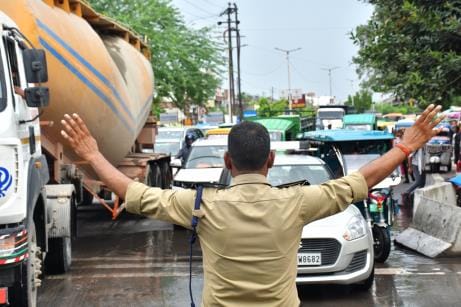 Bijnor: 30 kilometer long jam on Meerut-Pauri highway, road remained closed for six hours