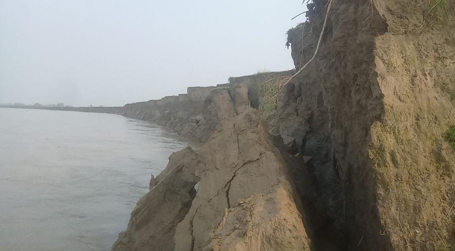Saryu's water level increased, erosion started in Kamharia Majha