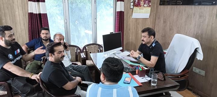 Delegation Meet with officials
