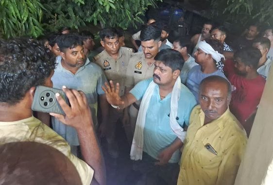 People angry with power cuts gheraoed the substation