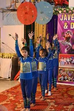 Children's dance performance captivated the mind