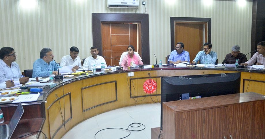 Instructions to cut the connections of defaulters and take action against two careless JEs