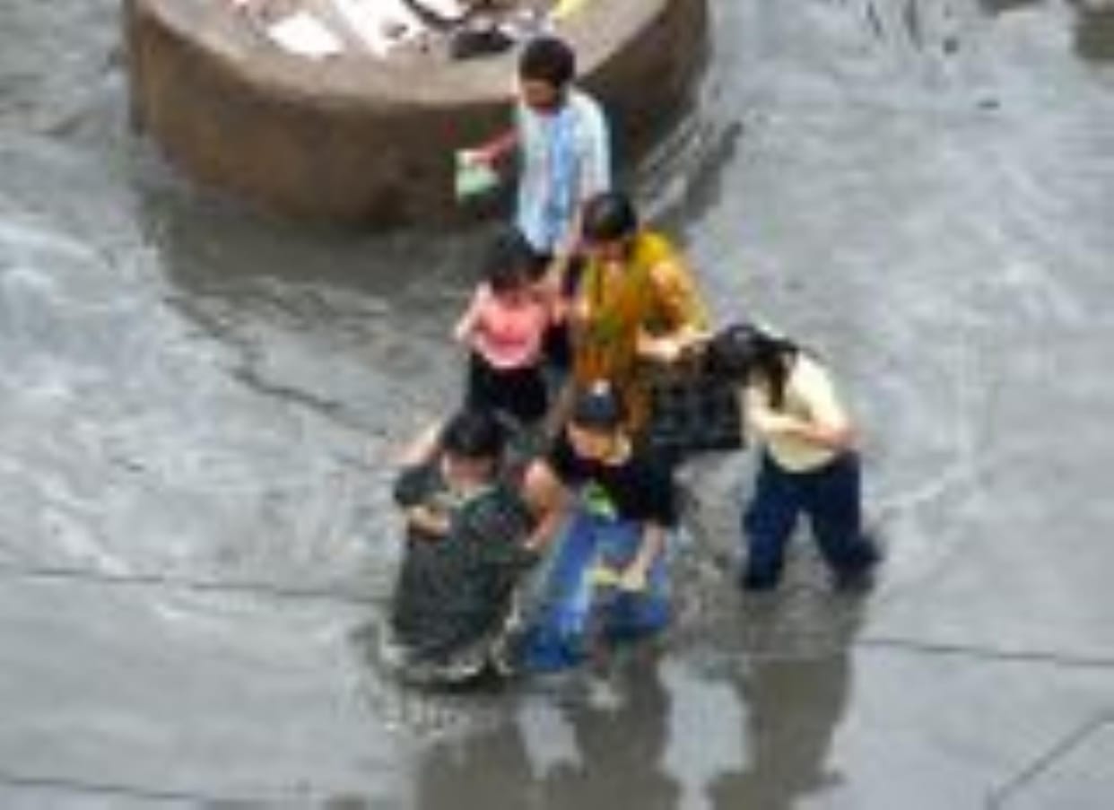 Municipal corporation's cleaning work flowed on the road, Sisamau drain overflowed, VIP road submerged