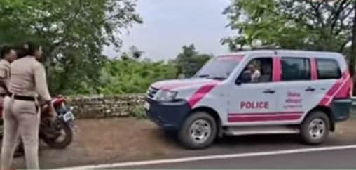 जानकारी लेती पुलिस