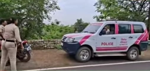 जानकारी लेती पुलिस