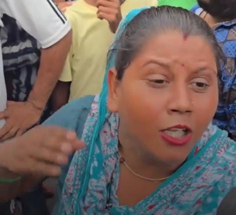 Opposition to encroachment removal in Karna Gate market, uproar by temporary shopkeepers