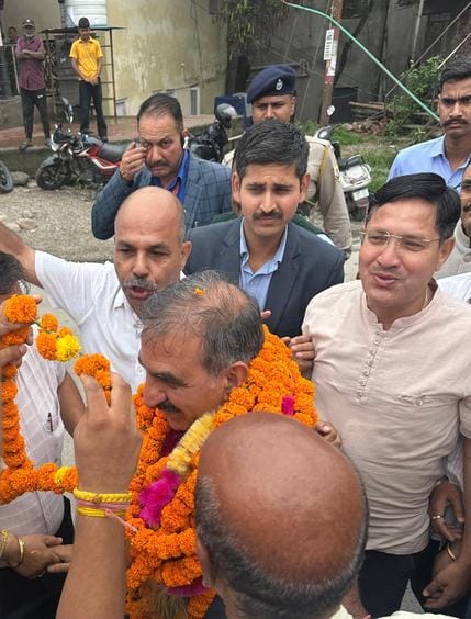 Congress leaders gave a grand welcome to the Chief Minister in Hamirpur