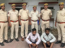 पुलिस की गिरफ्त में आरोपी।