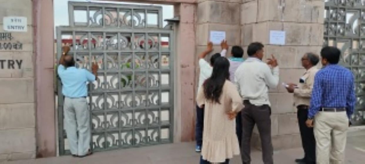 Server crashed, park tickets not available, 5000 tourists returned disappointed