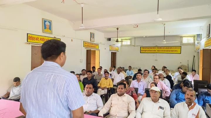 Teachers discussed with principals and parents about the merger of schools