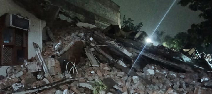 A two-storey house collapsed due to rain in Shastri Nagar, one injured