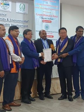 Principal of Hempur College receives Best Faculty Award