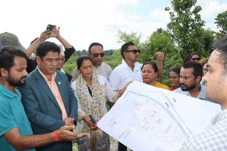 Industry Commerce and Supplies Minister inspected Sukha Port