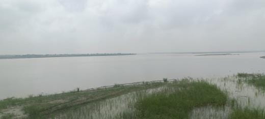 The water level of Saryu river is continuously fluctuating since last two days