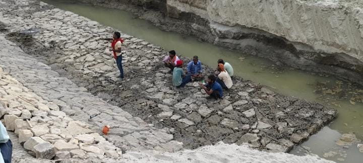 The stud collapsed due to the fast flow of water, threatening the flood relief project