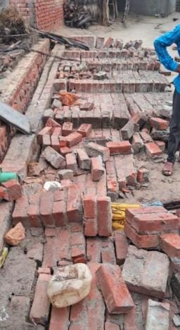 The wall collapsed due to rain, the farmer died