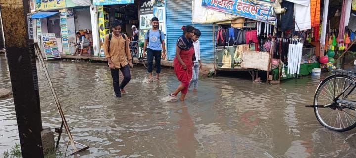 Rain exposed the lack of cleanliness, markets turned into ponds