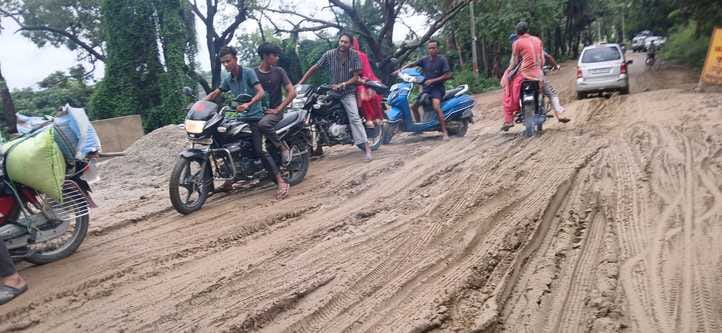 Construction of culvert on main road is incomplete, not completed even in three months