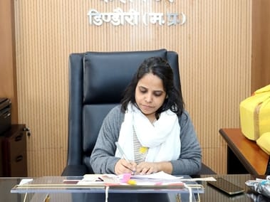 IAS नेहा मारव्या सिंह फोटो
