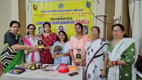 Padma Gupta receives Best President Award