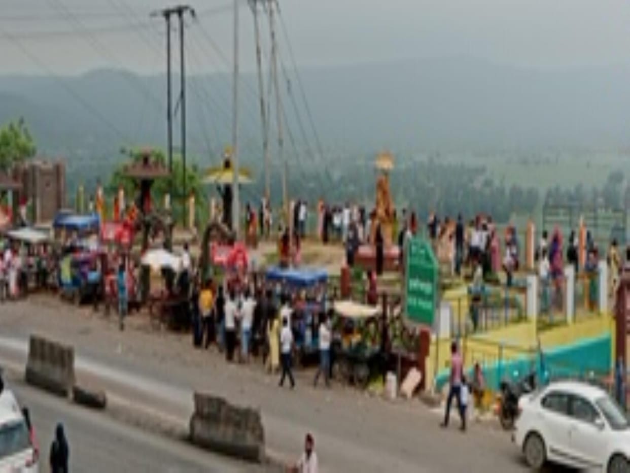 The tourist spots of the district became lively due to drizzling rain