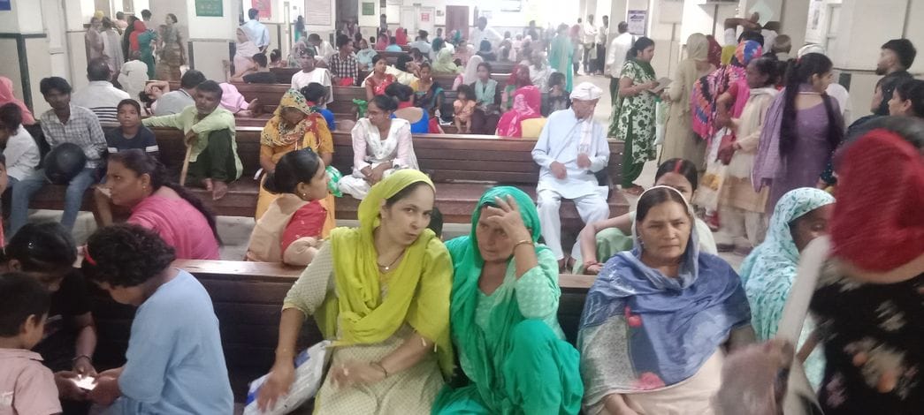 OPD opened after holiday, patients queued up
