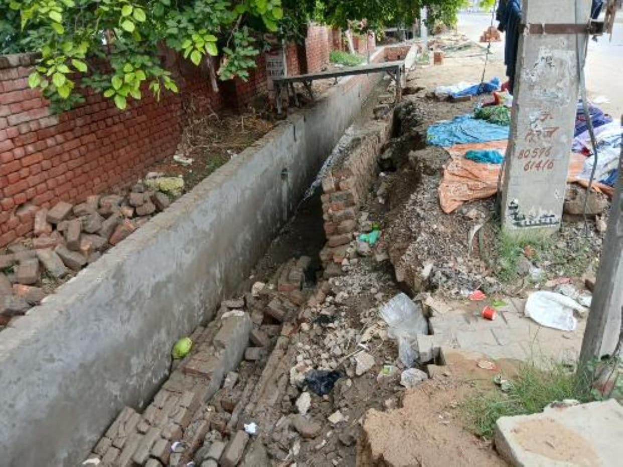 The drainage canal could not withstand even the first rain