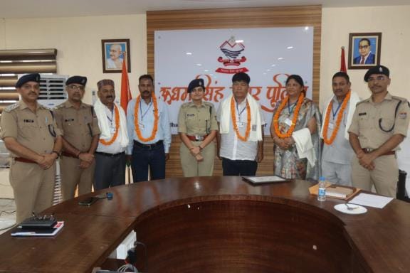 Five policemen including Jaspur police chief honored