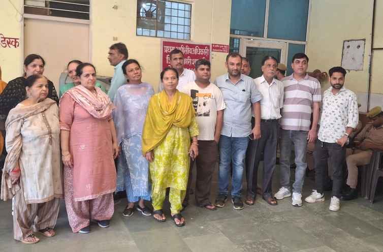 Punjabi colony residents protest at the Collectorate