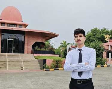 Abhinav Pandey of Manpur will become an officer in the Air Force