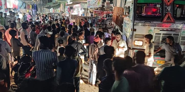 BJP booth president and his son were made to sit in police post, workers blocked the road
