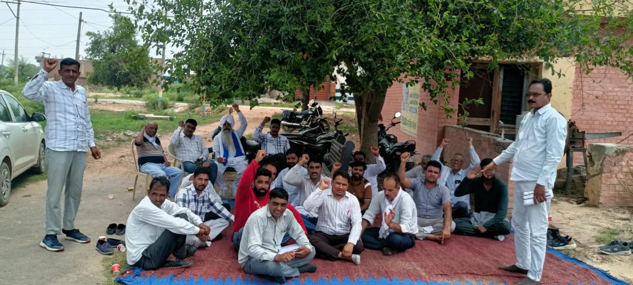 The government wants to hand over the power infrastructure to the capitalists: Sukhdev