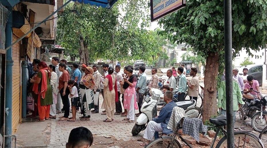 UP: People going to collect rations will have to give jaggery and petha to the ration dealer, and offer a cha