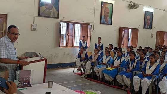 Lifestyle of wild animals explained to students