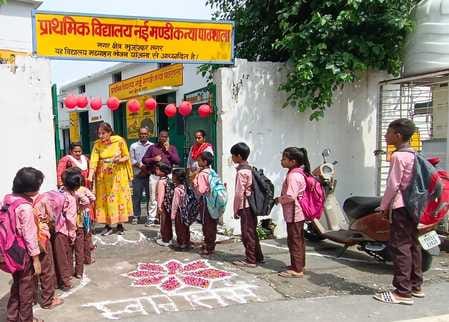 Schools opened, teachers welcomed the students