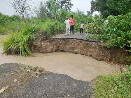 Ramnagar-Jarakothi road cut off due to water flow, traffic halted