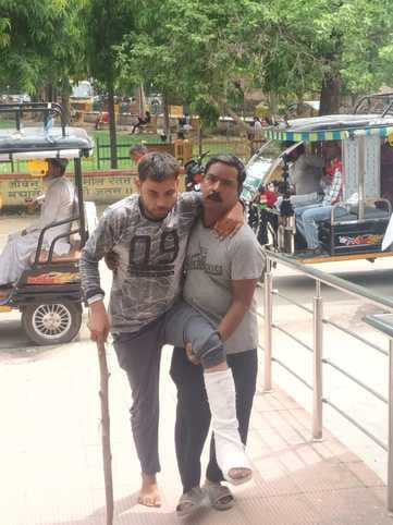 There is a problem due to non-availability of wheelchair and stretcher in trauma center