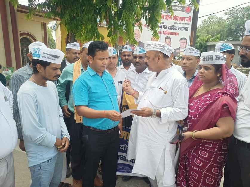 Protest against the closure of council schools with less students
