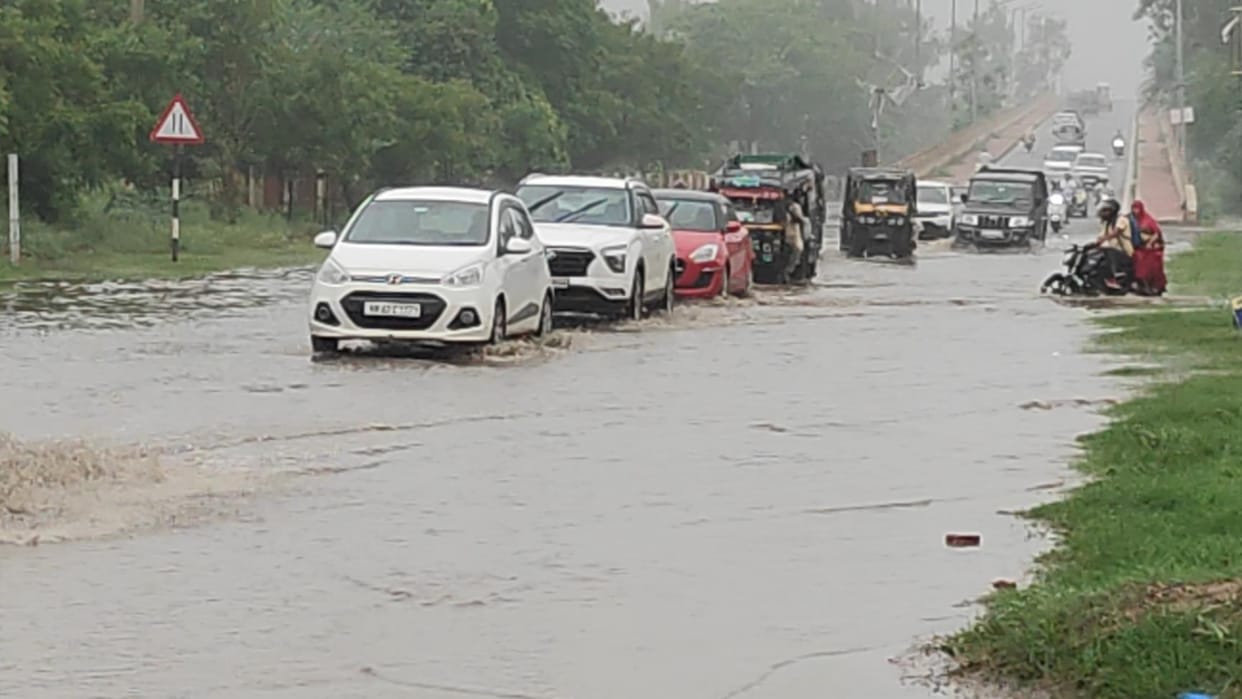Heavy rains overflowed the ponds, flooded the streets, situation in Kharak-Chang is bad, waterlogging in the city