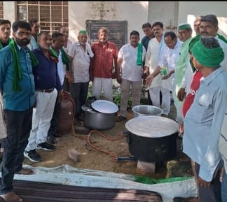 Bhakiyu workers started indefinite dharna at Baghdad Ansar power station