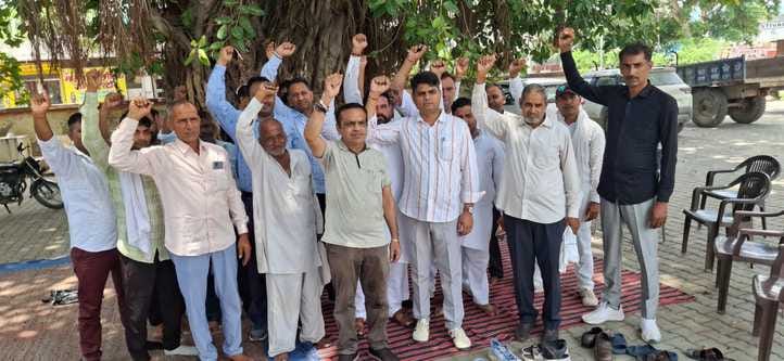 Demand to regularize raw employees of Irrigation Department