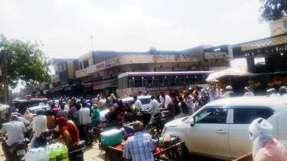 Drivers kept crawling in the jam on Litani Road underpass
