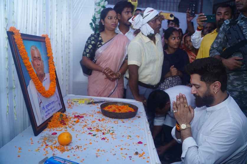 Vaishali Bihar News : Ljp R Chirag Paswan fiercely attacked the opponents vaishali political news bihar news