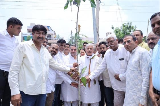 Rao Indrajit Singh planted a tree on his daughter's birthday