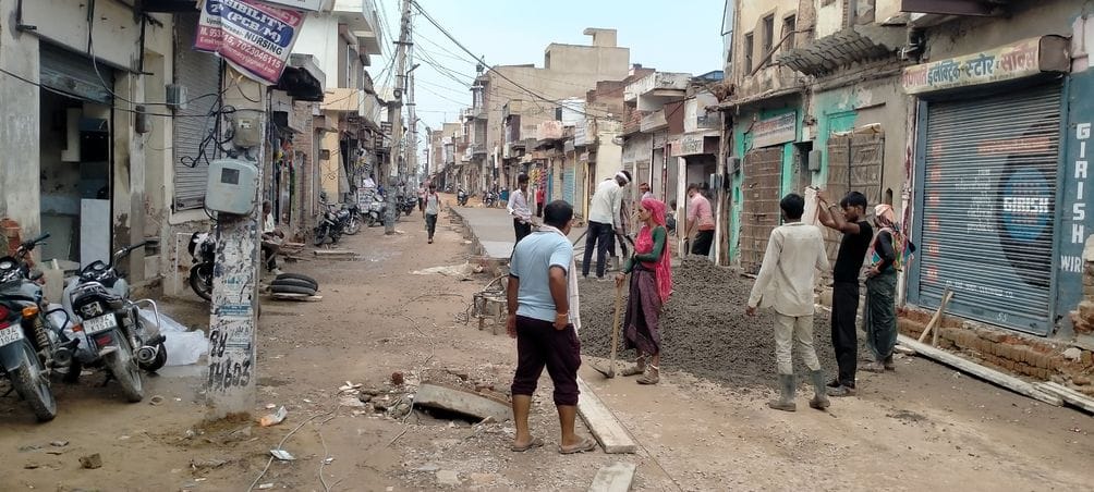 11 Nagar Palika collected Rs 46 lakh to remove electricity poles from Hatta Bazar, work will start soon