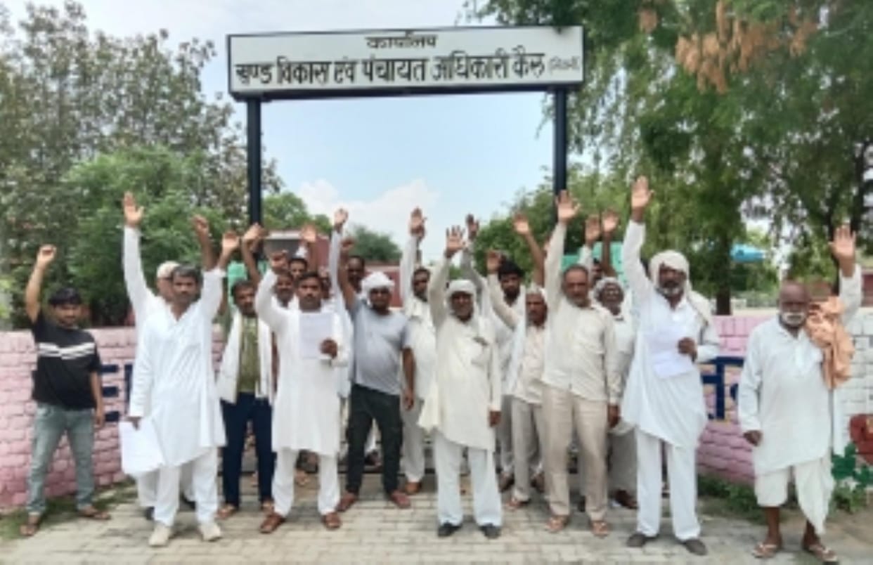 The villagers raised slogans in the BDPO office when the investigating officer did not arrive