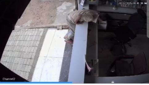 A thief stole 20 thousand rupees from a medical store